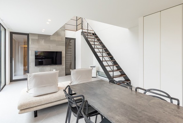 吹き抜けの空間デザインが素敵な高級感のあるデザイン住宅