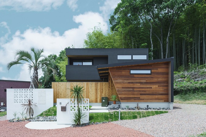 自然とのゆるやかなつながりを生み出す住まい