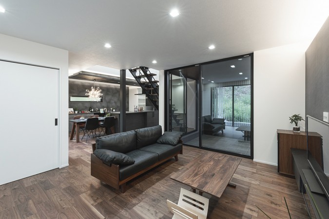 吹き抜け×鉄骨階段の大空間