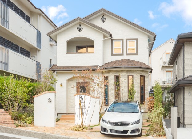 南欧風レトロモダンな邸宅