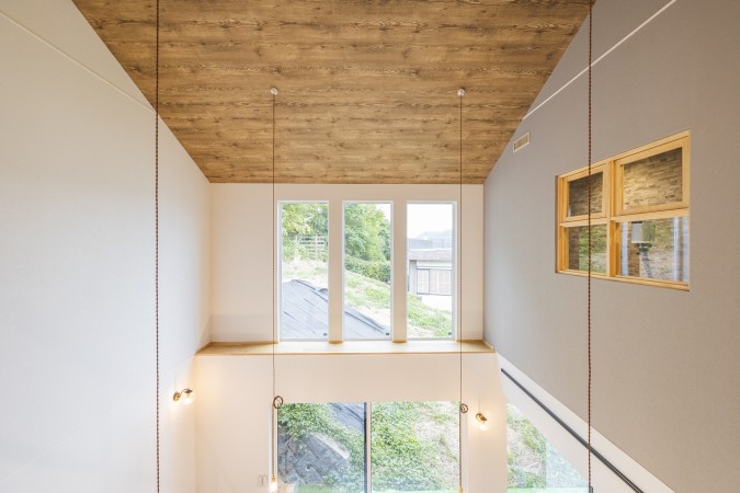 吹き抜け＋ストリップ階段で更なる開放感！