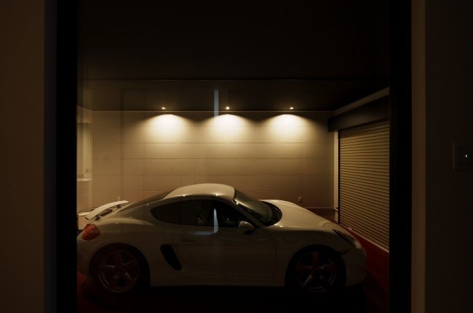 モノトーンで仕上げた洗練されたモダンスタイルのお家