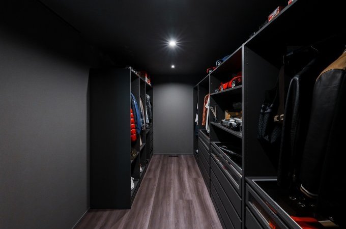 モノトーンで仕上げた洗練されたモダンスタイルのお家