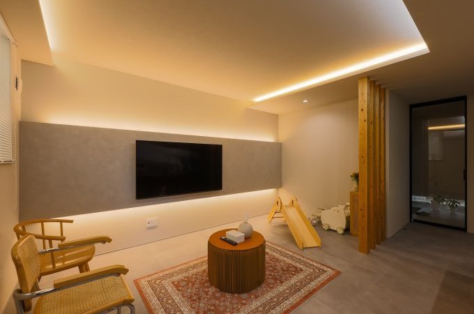 グレー×木目×間接照明のホテルライク空間