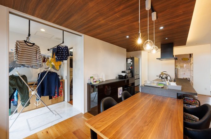 キッチンを中心に家事楽を追求した家事動線