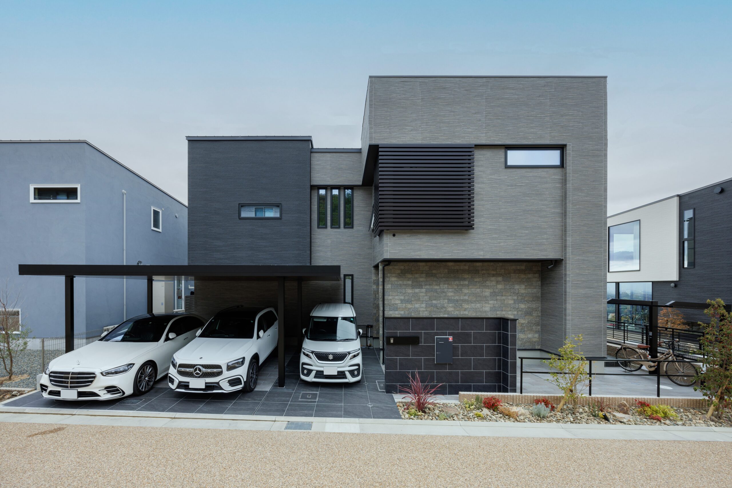 【兵庫県宝塚市】街を一望する高台に建つ 上質な暮らしを叶えるホテルライク空間を実現した“ザ・プレミアムハウス
