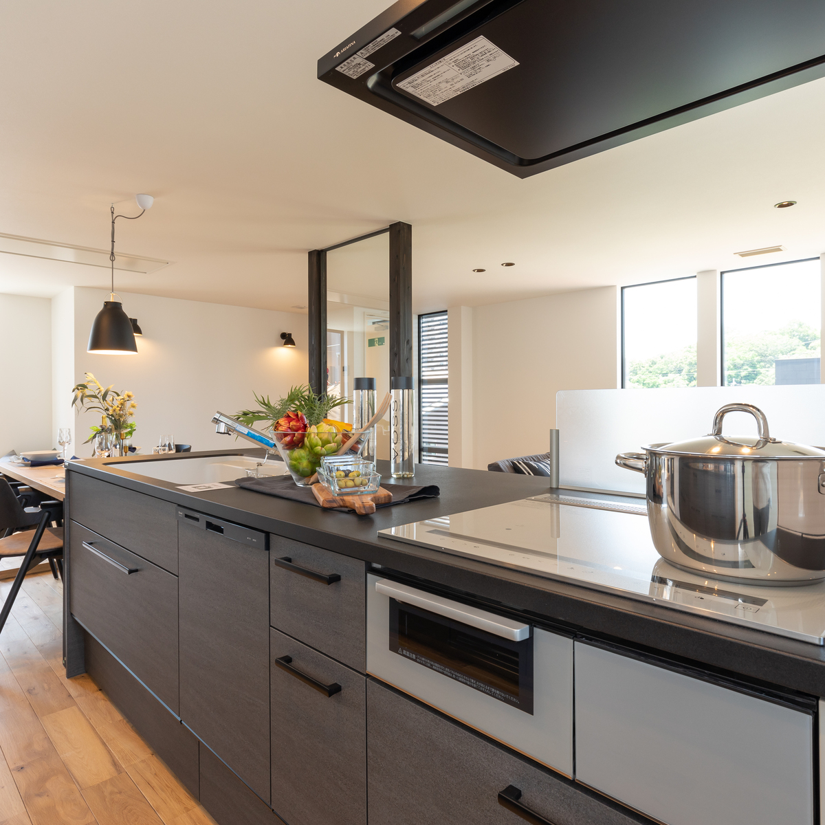 【注文住宅】キッチンメーカー4社を徹底比較！タカラ・TOTO・クリナップ・LIXILの特徴と最新設備ガイド