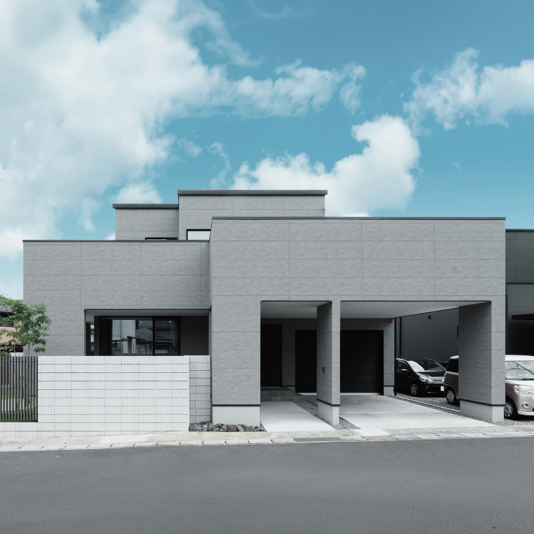 車好きにはたまらない 室内からも愛車を眺められるモダンハウス