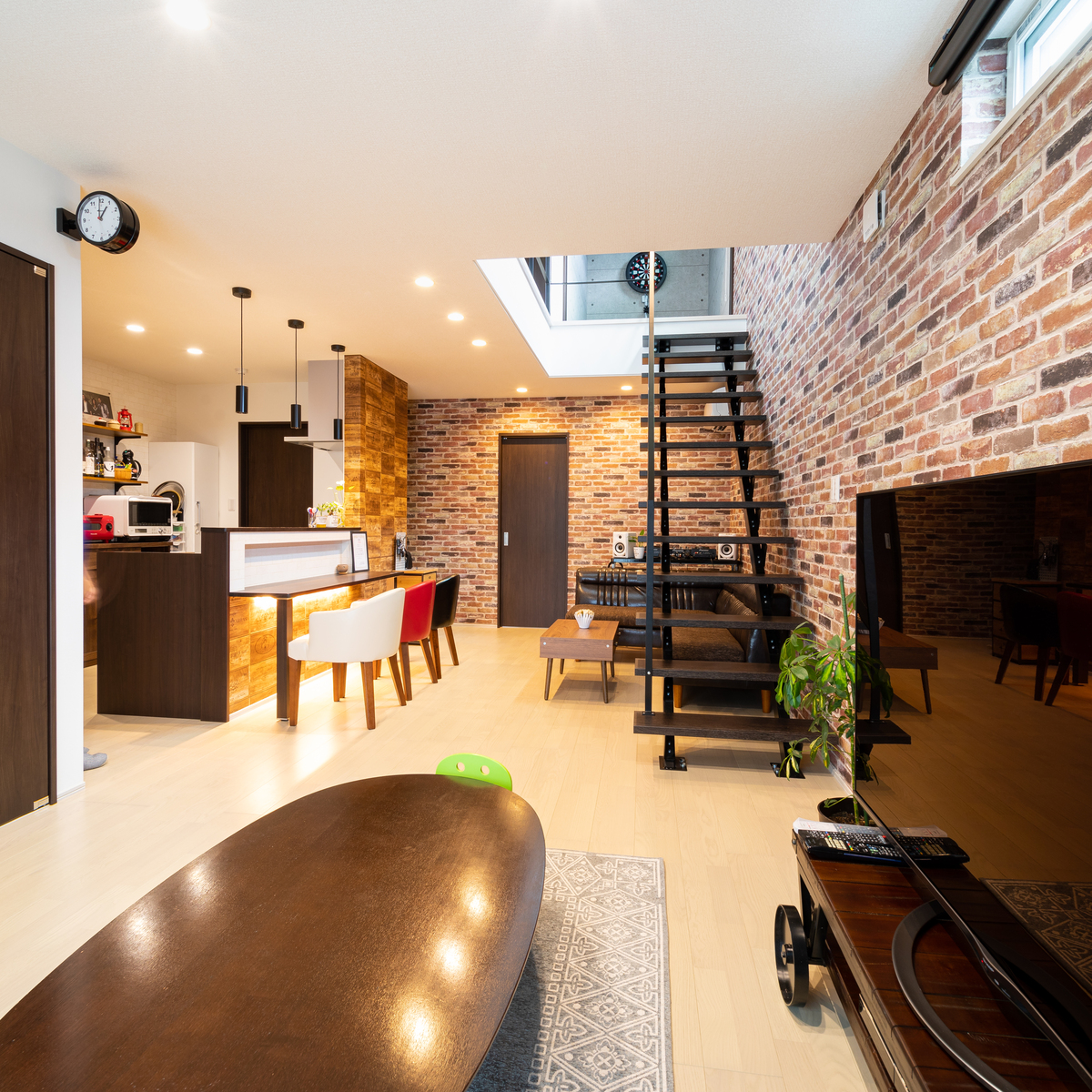 キッチンやテレビ裏の正解は？新築コンセント計画で失敗しないための場所・高さ・専用回路の選び方【保存版】