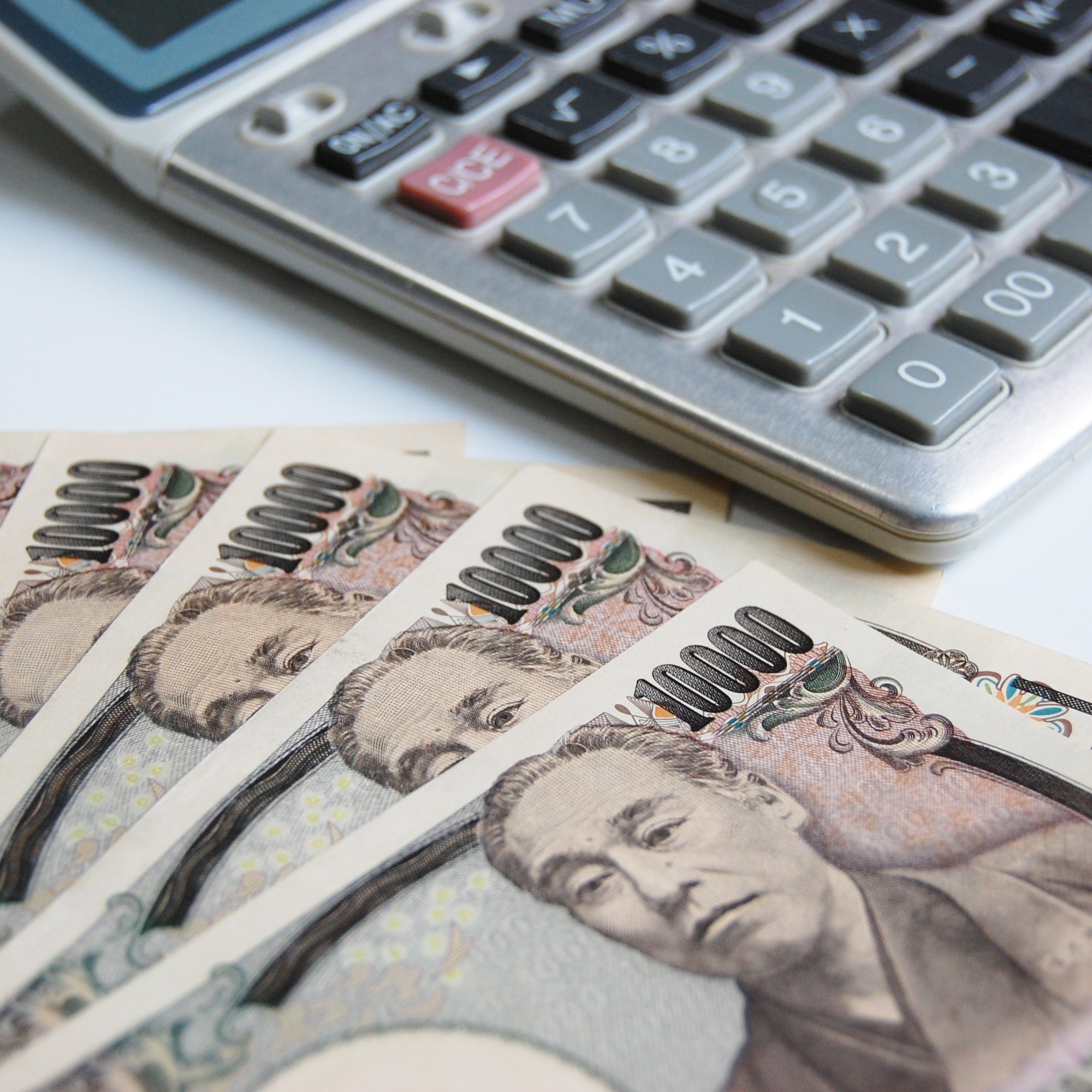 年収で予算を決めないで！家づくりで後悔しない「資金計画」の鉄則とエリア別隠れコスト