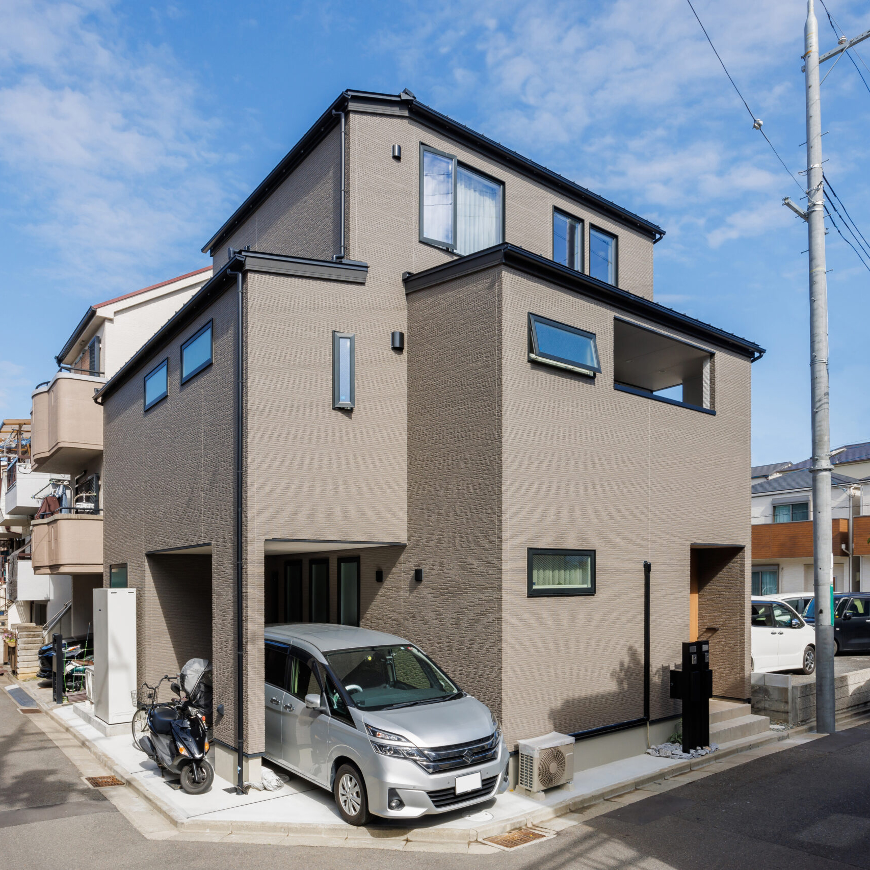 理想を120％実現|家族6人で暮らす2階LDKに大空間吹抜けを備えたこだわり満点3階建て