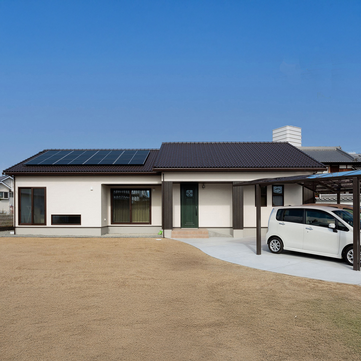 大きな屋根と魅力的な奥様動線、理想のプライベート空間が融合した心地よい暮らしの平屋