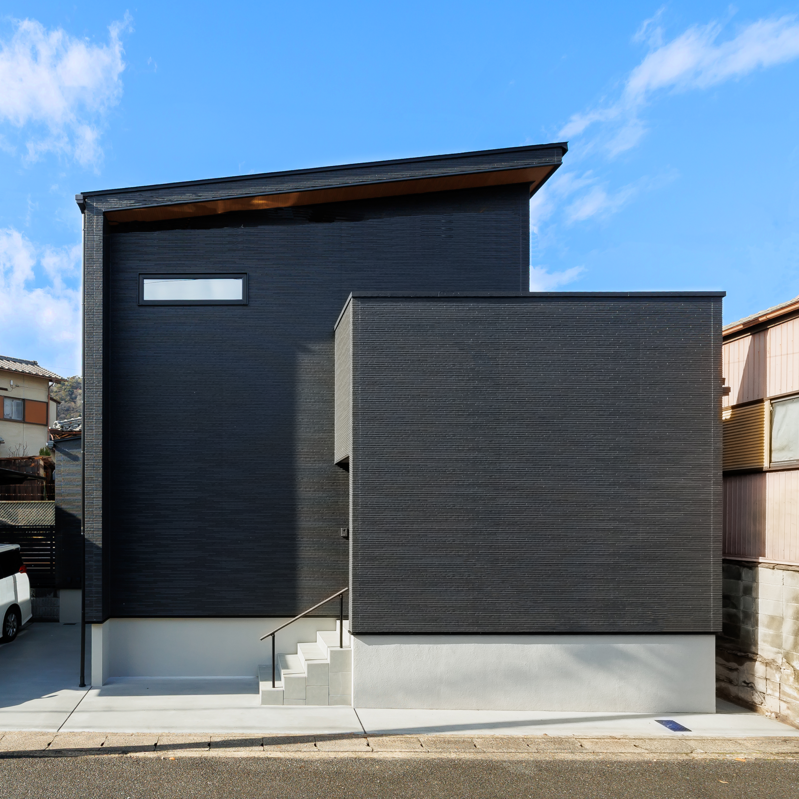 グレー×ブラックで上質にまとめた、ホテルライクのお家